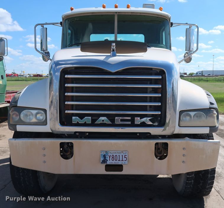 image for item DG7012 2007 Mack CTP713 truck cab and chassis