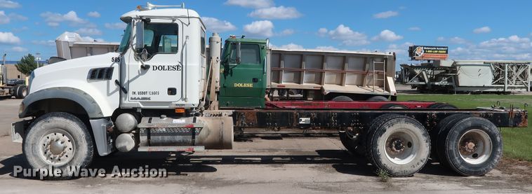 image for item DG7012 2007 Mack CTP713 truck cab and chassis