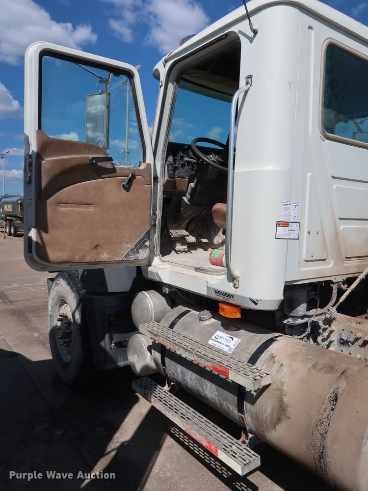 image for item DG7012 2007 Mack CTP713 truck cab and chassis