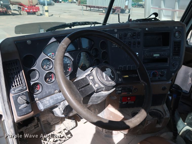 image for item DG7012 2007 Mack CTP713 truck cab and chassis