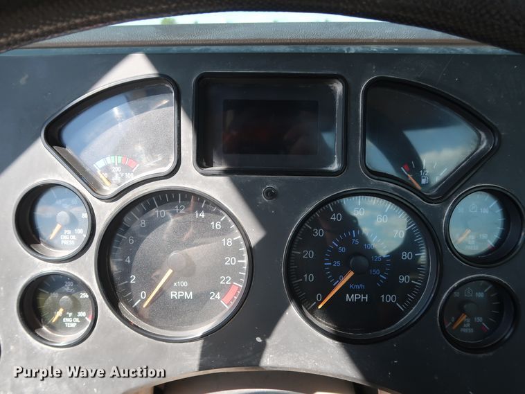 image for item DG7012 2007 Mack CTP713 truck cab and chassis