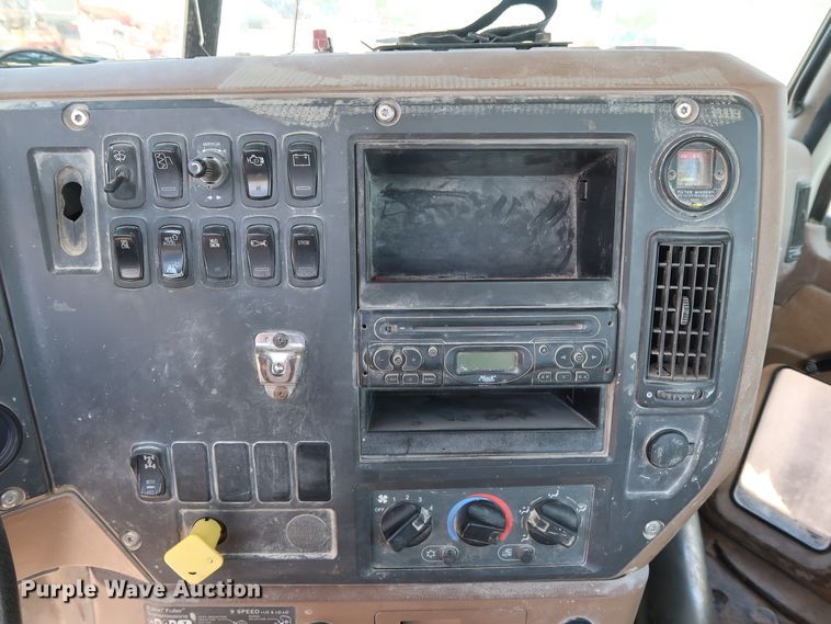 image for item DG7012 2007 Mack CTP713 truck cab and chassis