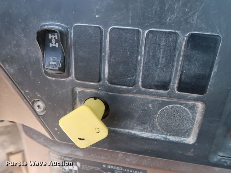 image for item DG7012 2007 Mack CTP713 truck cab and chassis