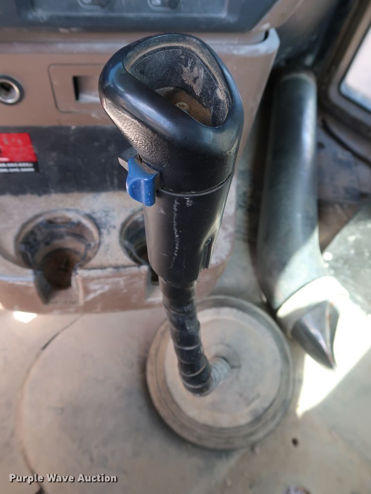 image for item DG7012 2007 Mack CTP713 truck cab and chassis