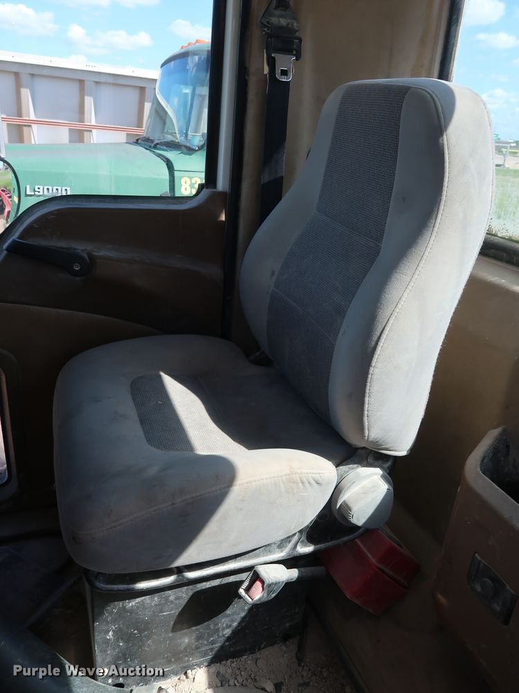 image for item DG7012 2007 Mack CTP713 truck cab and chassis