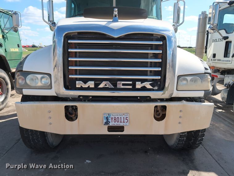 image for item DG7012 2007 Mack CTP713 truck cab and chassis