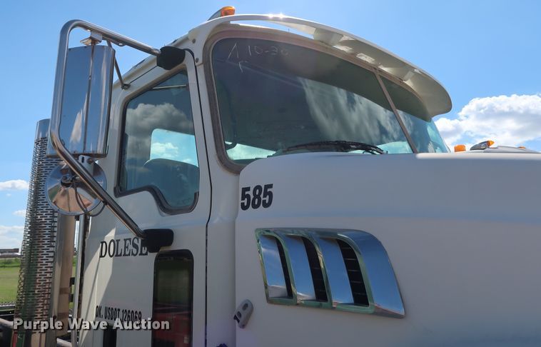 image for item DG7012 2007 Mack CTP713 truck cab and chassis