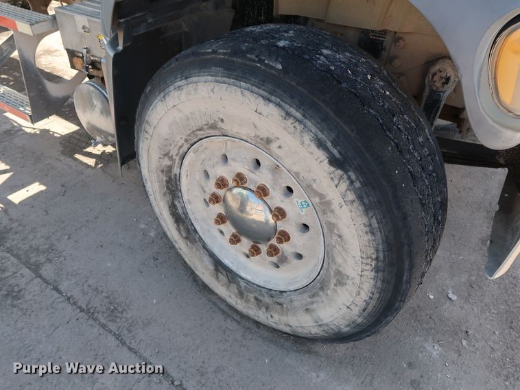 image for item DG7012 2007 Mack CTP713 truck cab and chassis