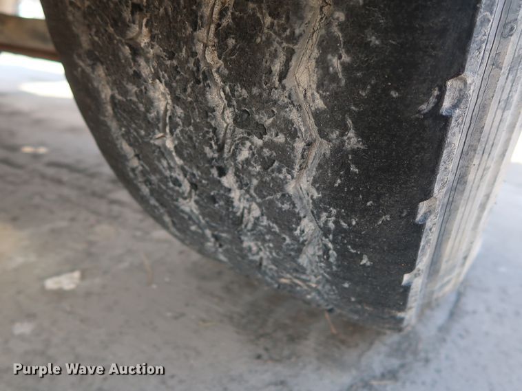 image for item DG7012 2007 Mack CTP713 truck cab and chassis