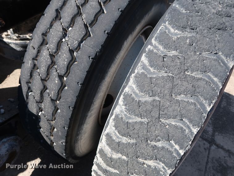 image for item DG7012 2007 Mack CTP713 truck cab and chassis