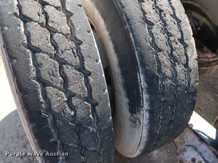 image for item DG7012 2007 Mack CTP713 truck cab and chassis