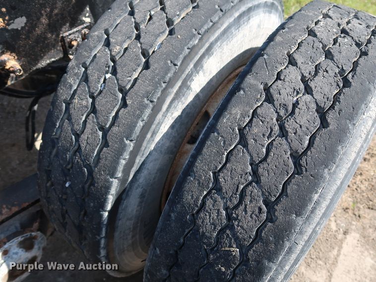 image for item DG7012 2007 Mack CTP713 truck cab and chassis