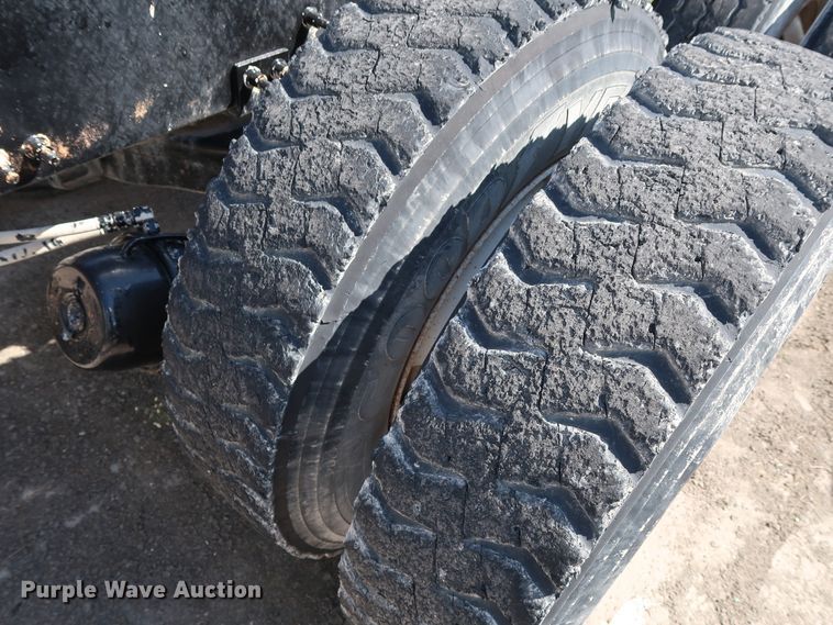 image for item DG7012 2007 Mack CTP713 truck cab and chassis