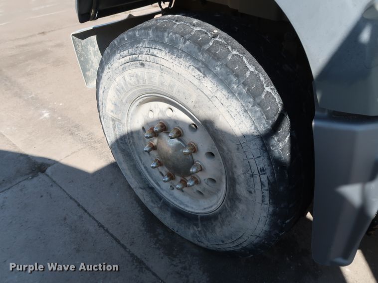 image for item DG7012 2007 Mack CTP713 truck cab and chassis