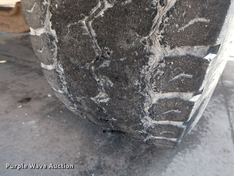 image for item DG7012 2007 Mack CTP713 truck cab and chassis