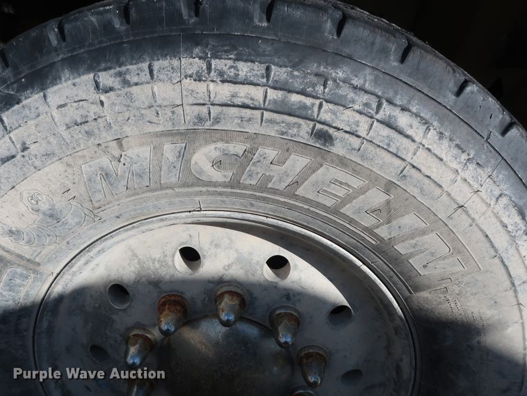 image for item DG7012 2007 Mack CTP713 truck cab and chassis