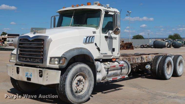 image for item DG7013 2007 Mack CTP713 truck cab and chassis