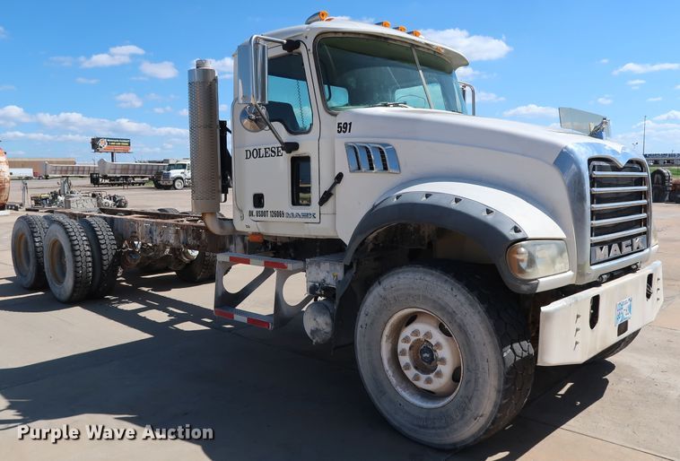 image for item DG7013 2007 Mack CTP713 truck cab and chassis