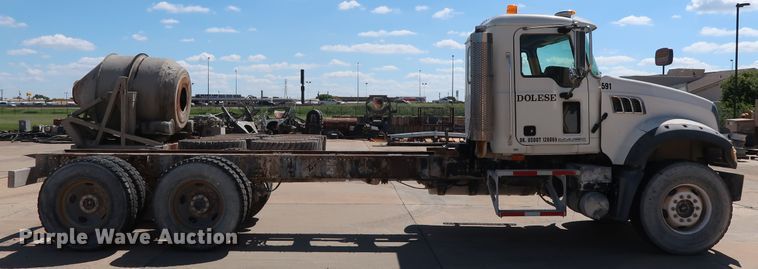 image for item DG7013 2007 Mack CTP713 truck cab and chassis