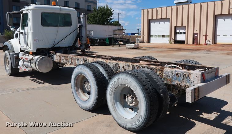 image for item DG7013 2007 Mack CTP713 truck cab and chassis