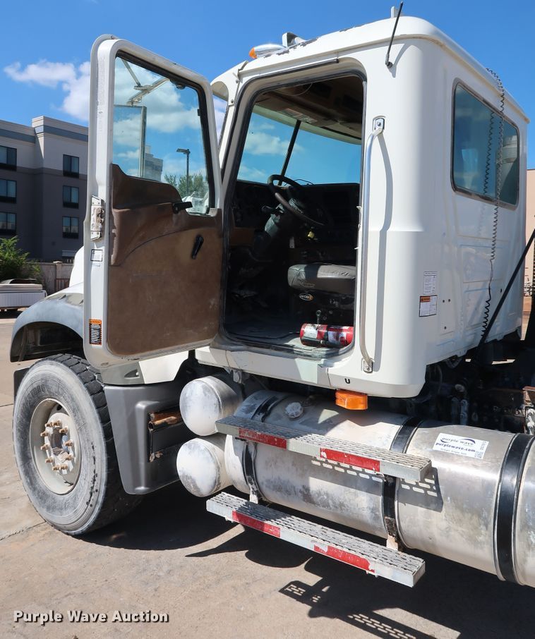 image for item DG7013 2007 Mack CTP713 truck cab and chassis