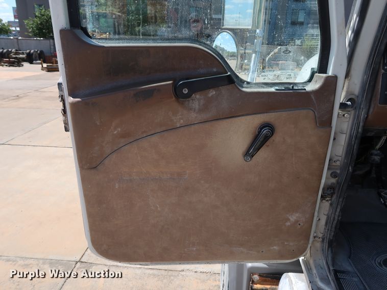 image for item DG7013 2007 Mack CTP713 truck cab and chassis