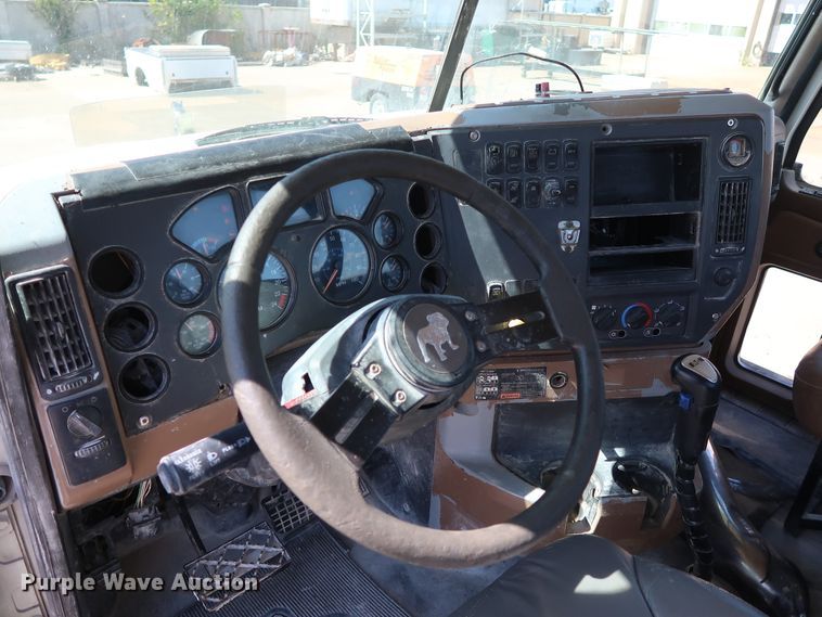 image for item DG7013 2007 Mack CTP713 truck cab and chassis