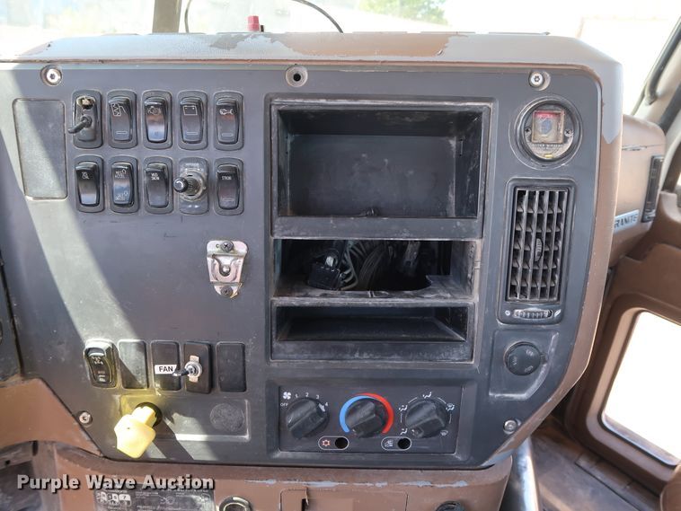 image for item DG7013 2007 Mack CTP713 truck cab and chassis