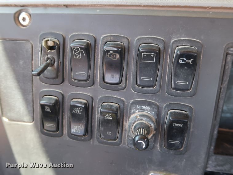 image for item DG7013 2007 Mack CTP713 truck cab and chassis