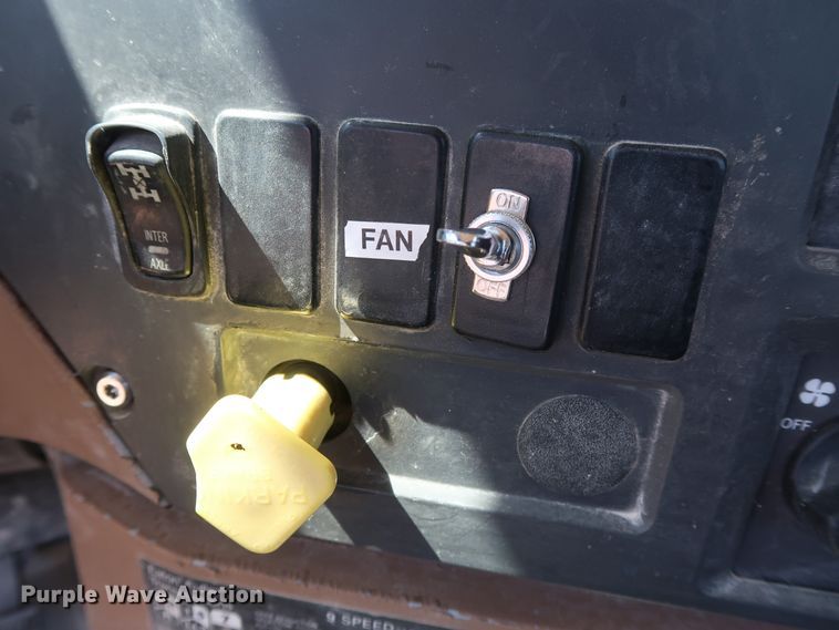 image for item DG7013 2007 Mack CTP713 truck cab and chassis