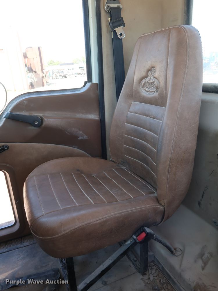 image for item DG7013 2007 Mack CTP713 truck cab and chassis