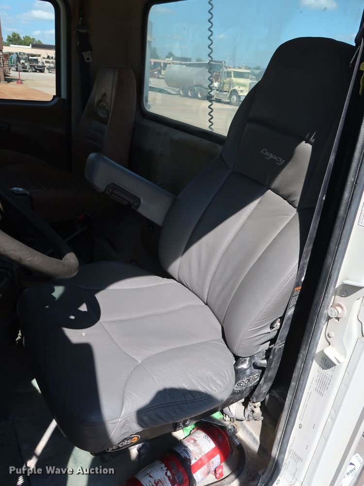 image for item DG7013 2007 Mack CTP713 truck cab and chassis