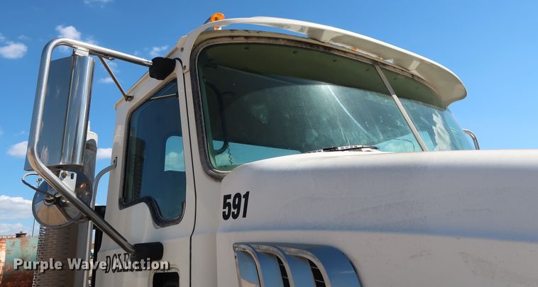 image for item DG7013 2007 Mack CTP713 truck cab and chassis