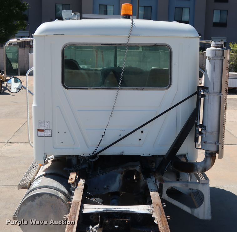 image for item DG7013 2007 Mack CTP713 truck cab and chassis