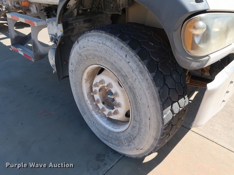 image for item DG7013 2007 Mack CTP713 truck cab and chassis