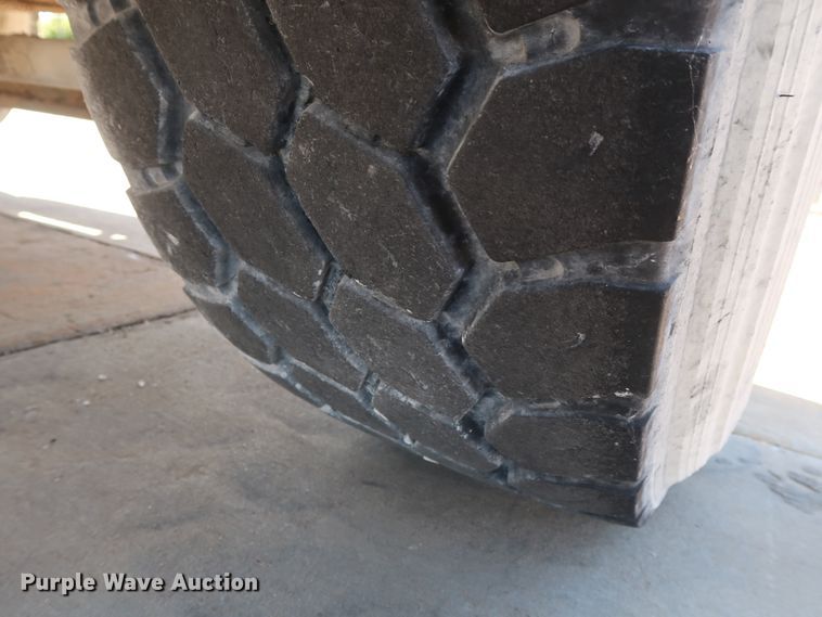 image for item DG7013 2007 Mack CTP713 truck cab and chassis