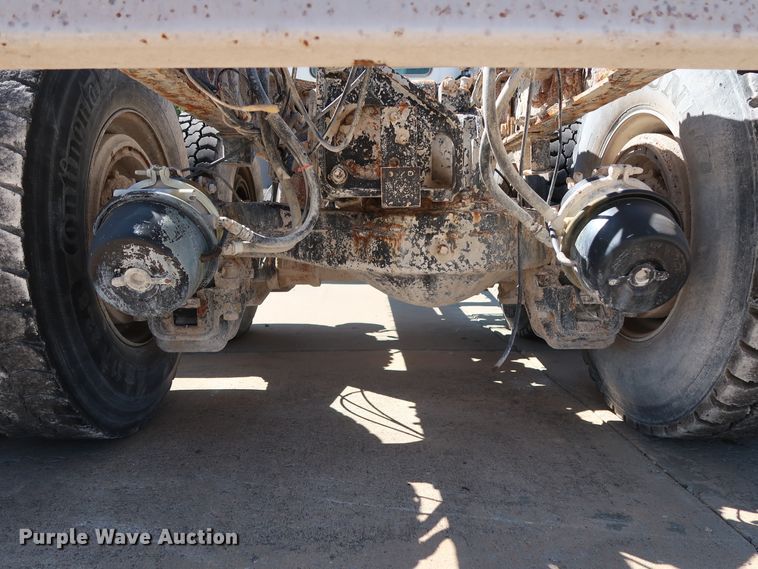 image for item DG7013 2007 Mack CTP713 truck cab and chassis