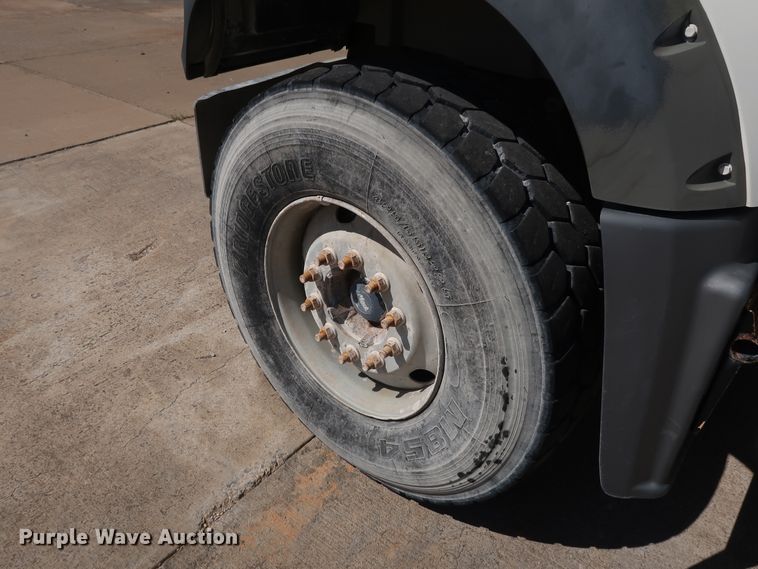 image for item DG7013 2007 Mack CTP713 truck cab and chassis