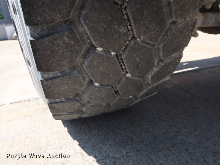 image for item DG7013 2007 Mack CTP713 truck cab and chassis