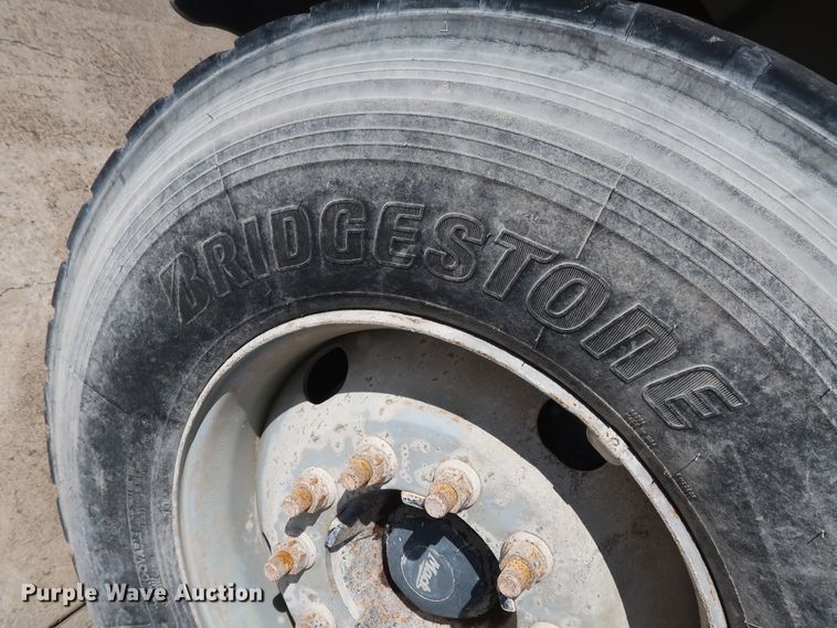 image for item DG7013 2007 Mack CTP713 truck cab and chassis