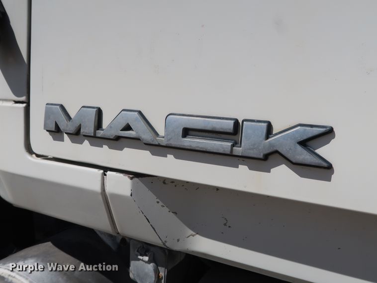 image for item DG7013 2007 Mack CTP713 truck cab and chassis