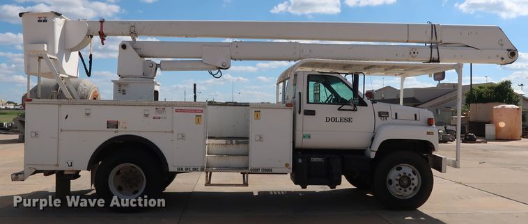 image for item DG7015 2000 GMC C7500 bucket truck
