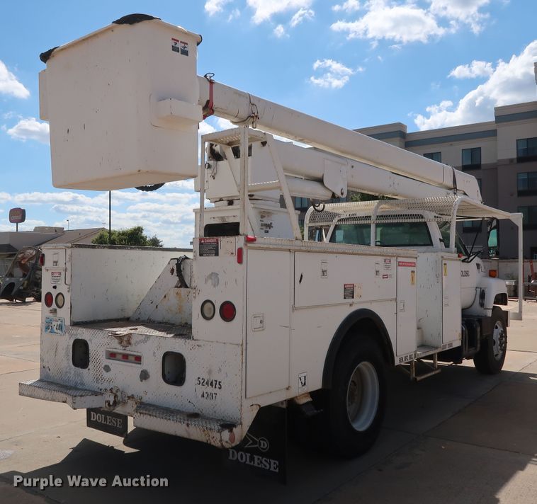 image for item DG7015 2000 GMC C7500 bucket truck