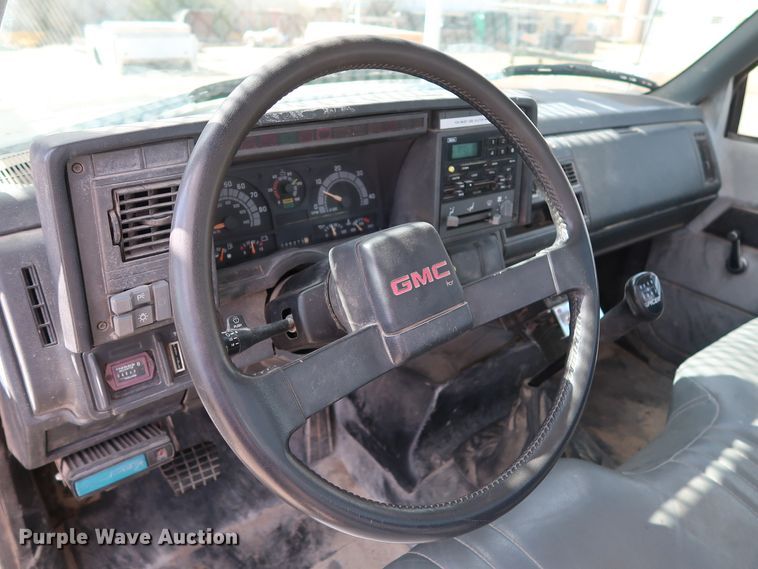 image for item DG7015 2000 GMC C7500 bucket truck