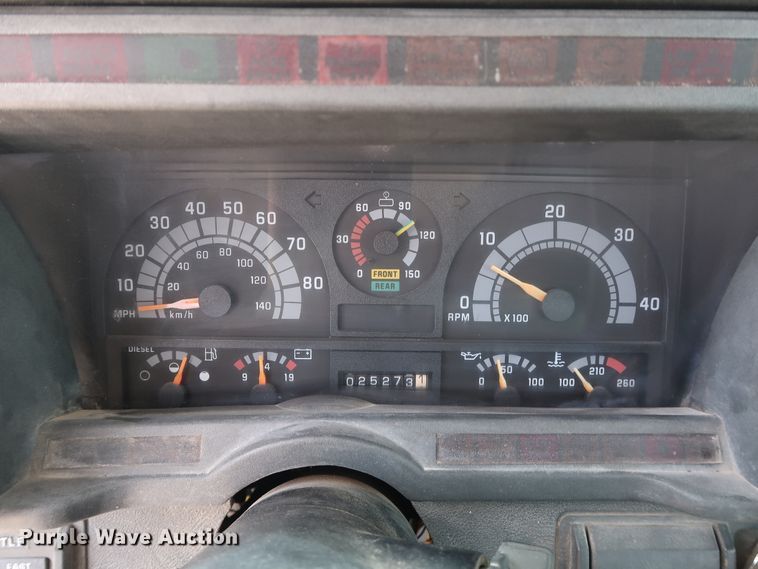 image for item DG7015 2000 GMC C7500 bucket truck