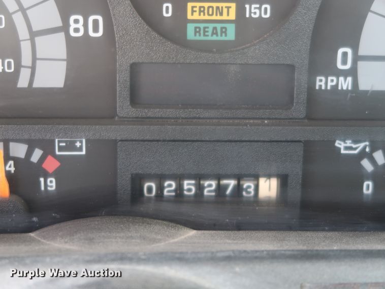 image for item DG7015 2000 GMC C7500 bucket truck