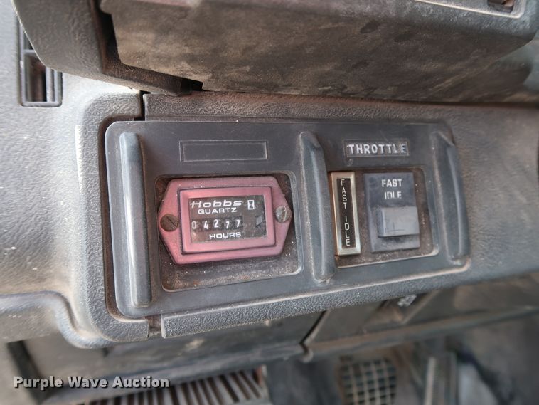 image for item DG7015 2000 GMC C7500 bucket truck