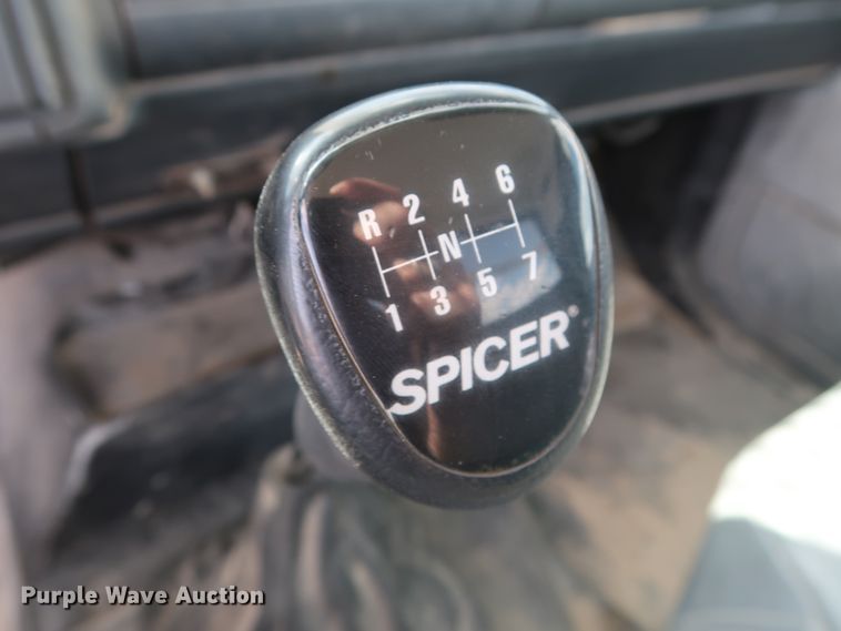 image for item DG7015 2000 GMC C7500 bucket truck