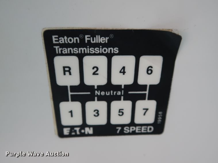 image for item DG7015 2000 GMC C7500 bucket truck