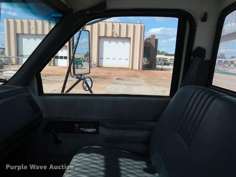 image for item DG7015 2000 GMC C7500 bucket truck